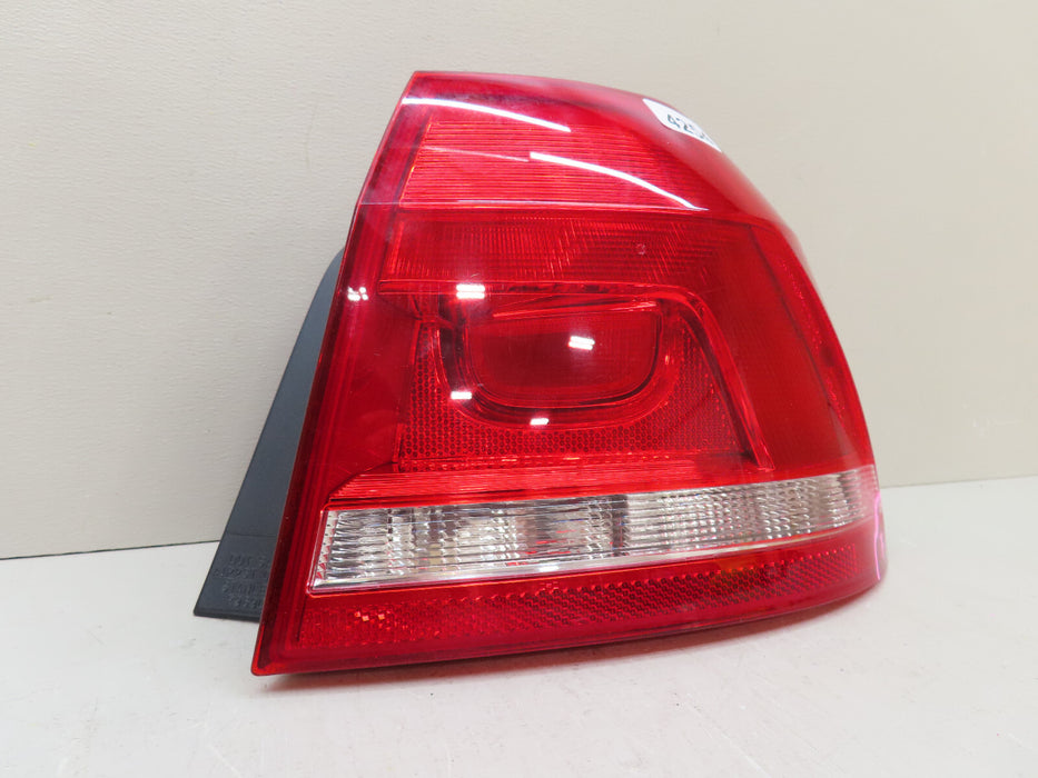 2012-2015 VOLKSWAGEN PASSAT REAR RIGHT PASSENGER OUTER TAIL LIGHT OEM