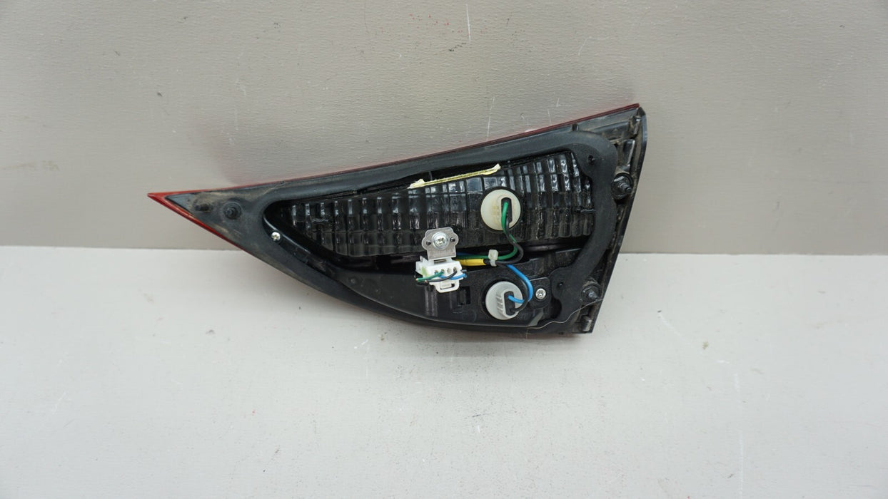 2014-2016 HYUNDAI ELANTRA REAR LEFT SIDE INNER TAIL LIGHT LAMP OEM 92403-3Y5