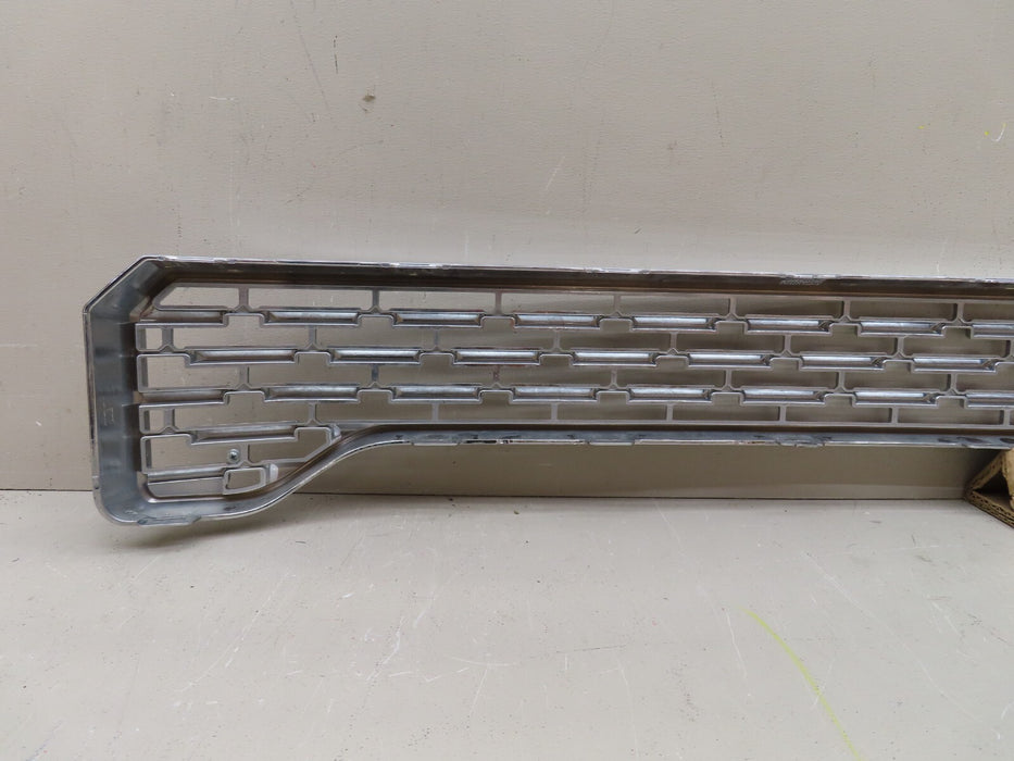 2020-2021 GMC SIERRA 3500 HD DENALI RADIATOR LOWER INSERT GRILLE OEM 84393048