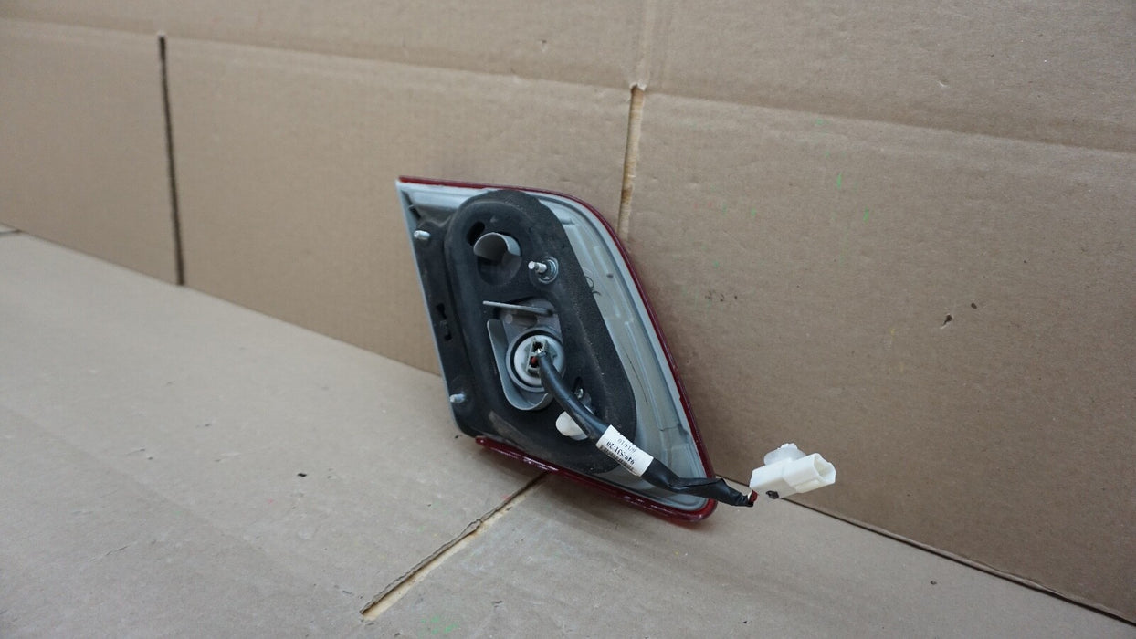 2010-2011 TOYOTA CAMRY REAR RH RIGHT PASSENGER SIDE INNER TAIL LIGHT OEM 10 11