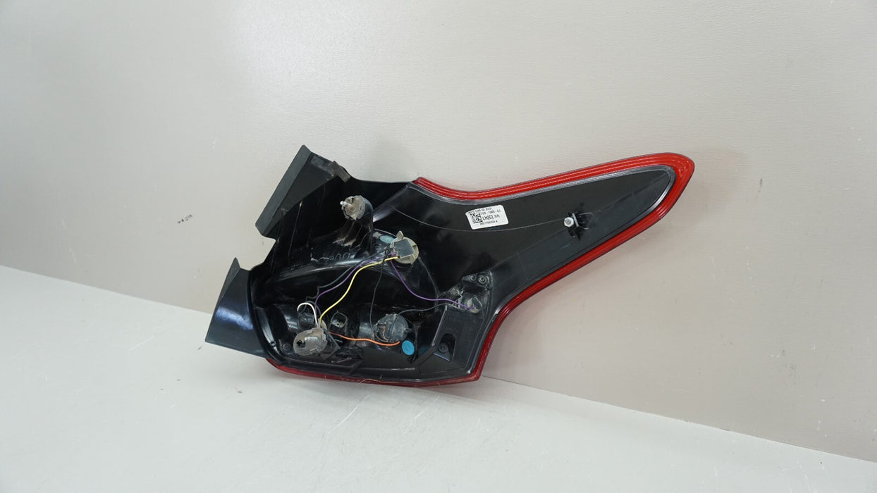 2015-2018 FORD FOCUS REAR LEFT DRIVERS SIDE HALOGEN TAIL LIGHT OEM F1EB13405G