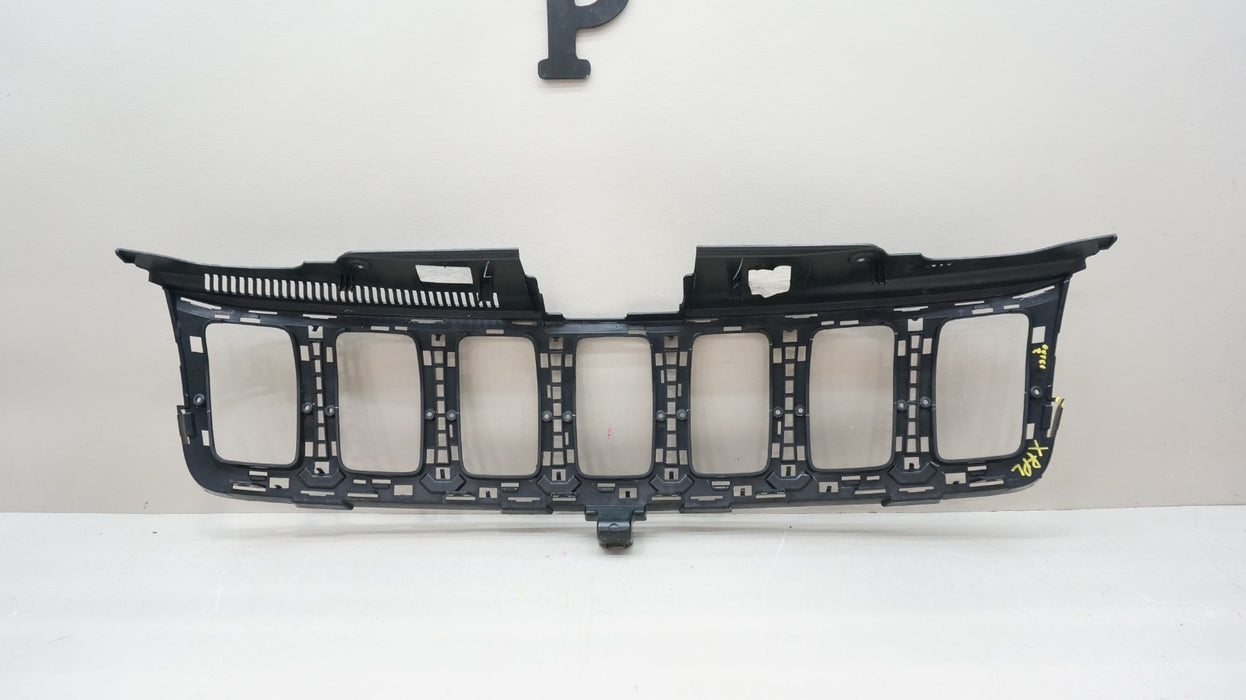 2017-2020 JEEP GRAND CHEROKEE FRONT BUMPER RADIATOR GRILLE OEM