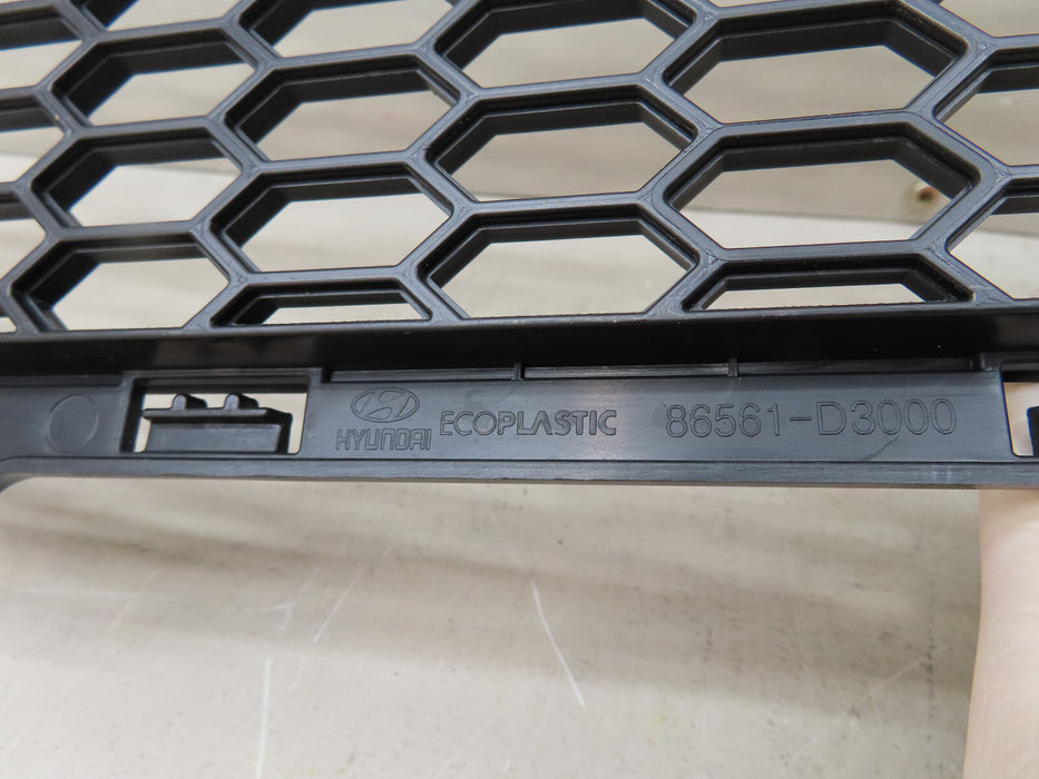 2016-2018 HYUNDAI TUCSON FRONT LOWER BUMPER GRILLE GRILL OEM 86561-D3000