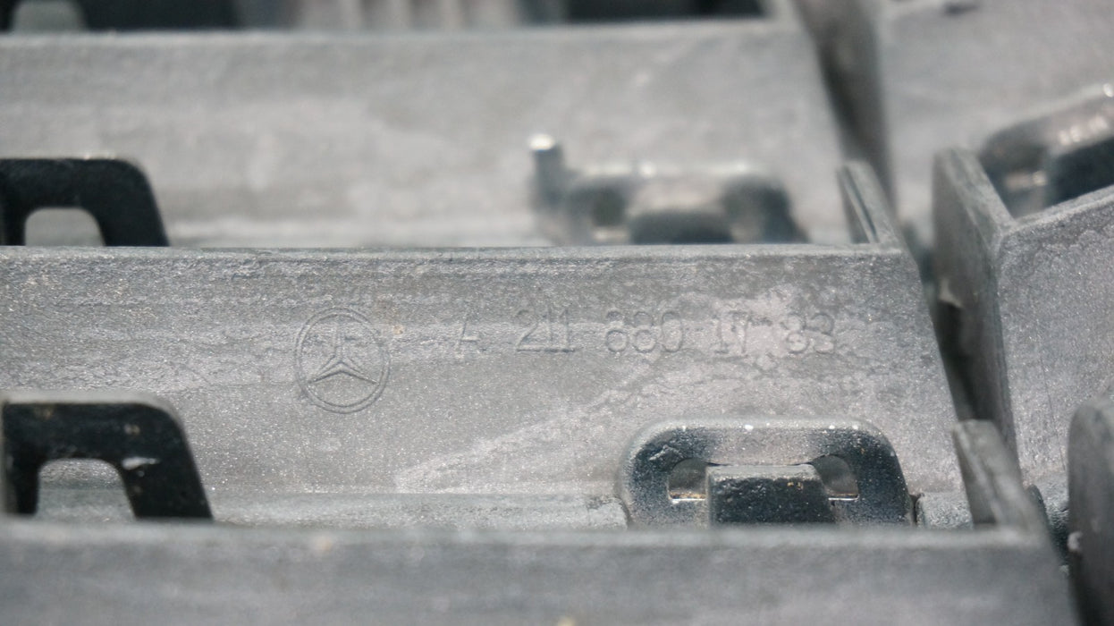 2007-2009 MERCEDES-BENZ E-CLASS FRONT RADIATOR GRILLE GRILL A2118801783 OEM