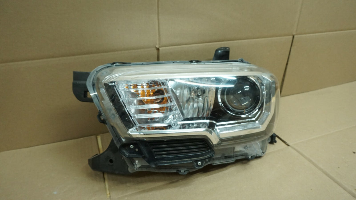 2016-2018 TOYOTA TACOMA LEFT DRIVER SIDE HEADLIGHT HALOGEN LAMP OEM 16 17 18