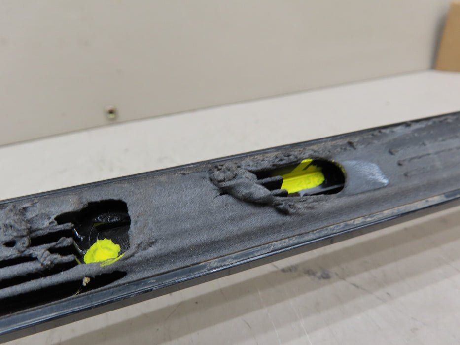2022-2023 TOYOTA TUNDRA PLATINUM FRONT RIGHT PASSENGER SIDE DOOR MOLDING OEM