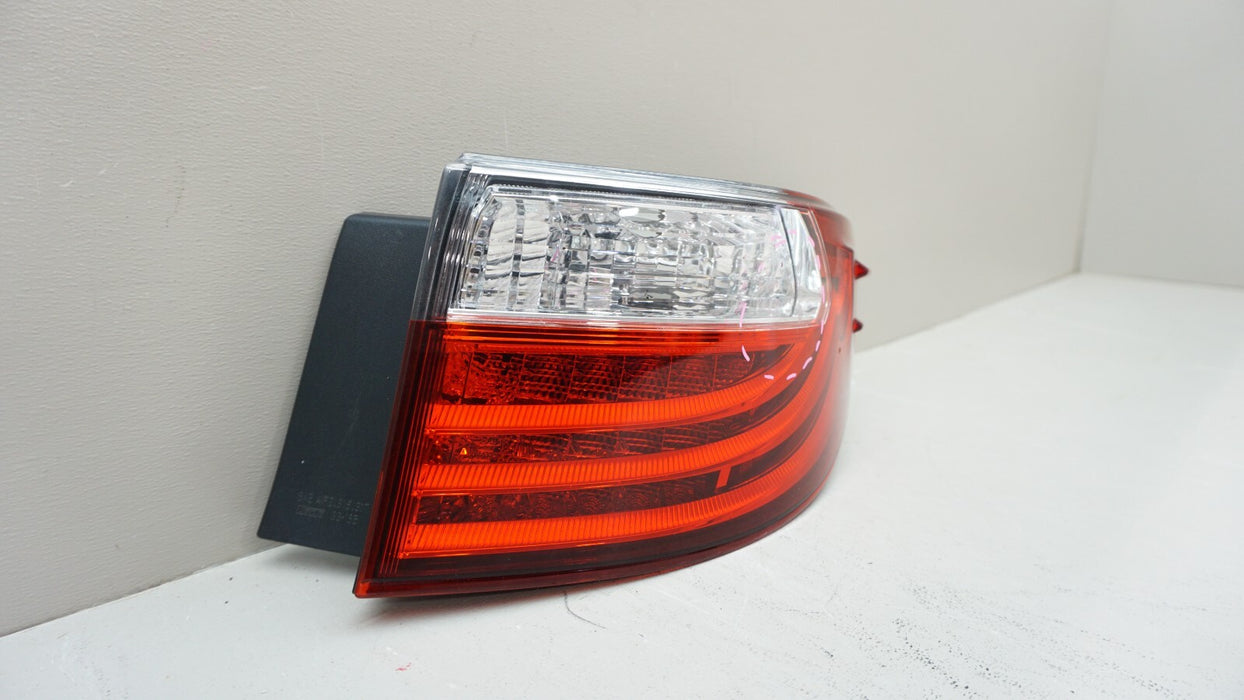 2013-2015 LEXUS ES350 ES300H REAR RIGHT PASSENGER SIDE TAIL LIGHT OEM 2014