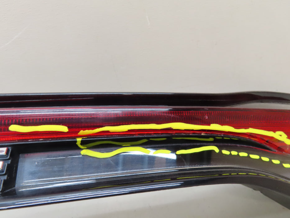 2019-2022 PORSCHE MACAN REAR CENTER TAIL LIGHT LED OEM 95B.945.208.L