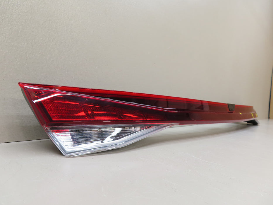2021 2022 HYUNDAI ELANTRA REAR CENTER TAIL LIGHT LIFT GATE OEM LED 92409-AB000