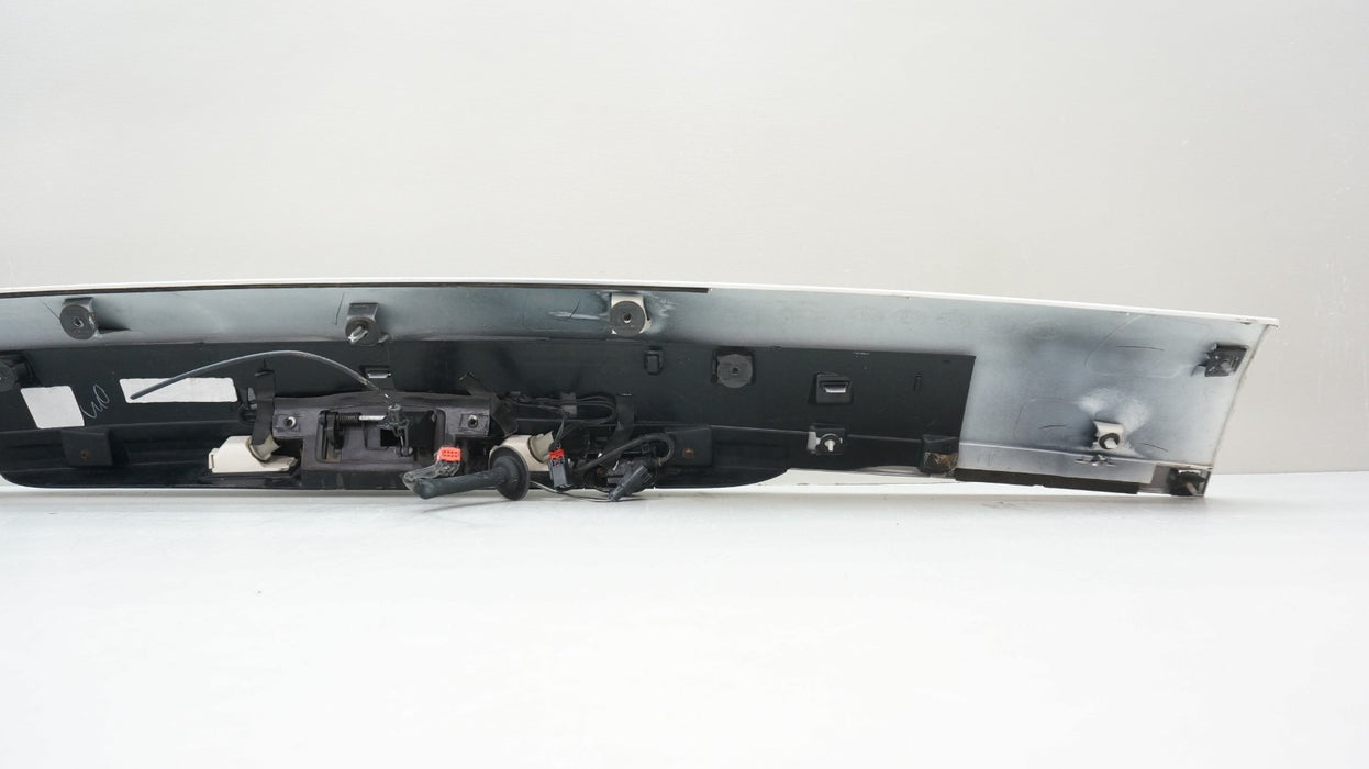 2011-2016 CHRYSLER TOWN & COUNTRY REAR LIFT GATE MOLDING W / CAMERA OEM