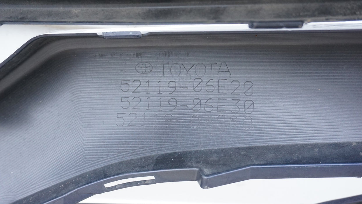 2018-2020 TOYOTA CAMRY SE FRONT MAIN BUMPER PANEL COVER OEM 18 19 20