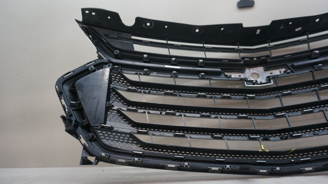 2018-2020 CHEVROLET TRAVERSE FRONT UPPER RADIATOR GRILLE GRILL OEM 23376131