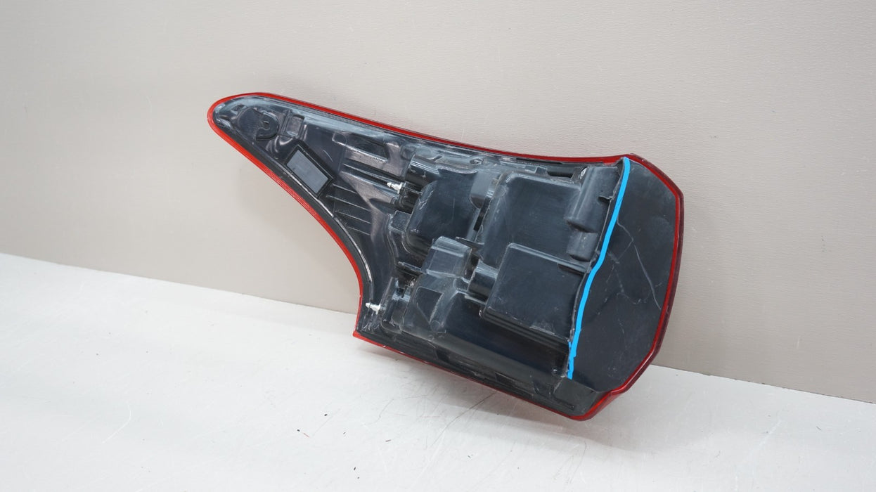 2016-2020 MITSUBISHI OUTLANDER REAR RIGHT PASSENGER SIDE OUTER TAIL LIGHT OEM