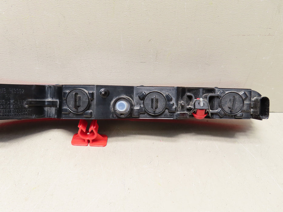 2017-2023 AUDI Q7 REAR BUMPER RIGHT PASSENGER TAIL LIGHT LAMP OEM 4MO 945 096 A
