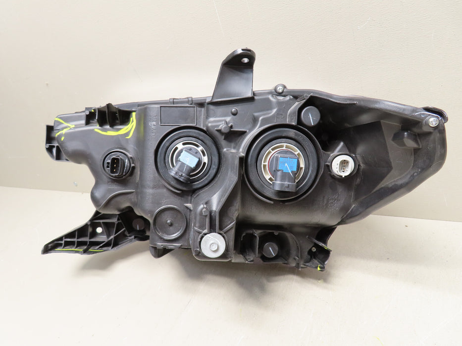 2016-2021 TOYOTA TACOMA FRONT RIGHT PASSENGER SIDE HEADLIGHT HALOGEN OEM W/O LED