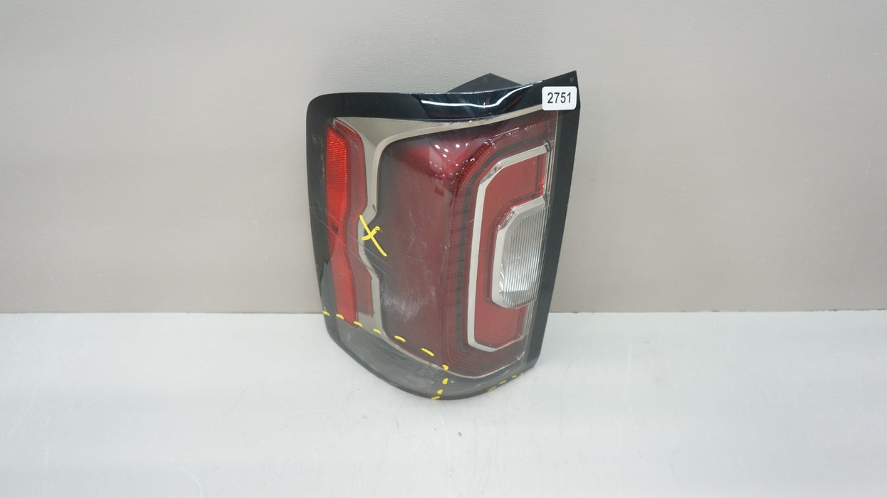 2016-2018 GMC SIERRA 1500 REAR LEFT DRIVER SIDE TAIL LIGHT OEM 84365930