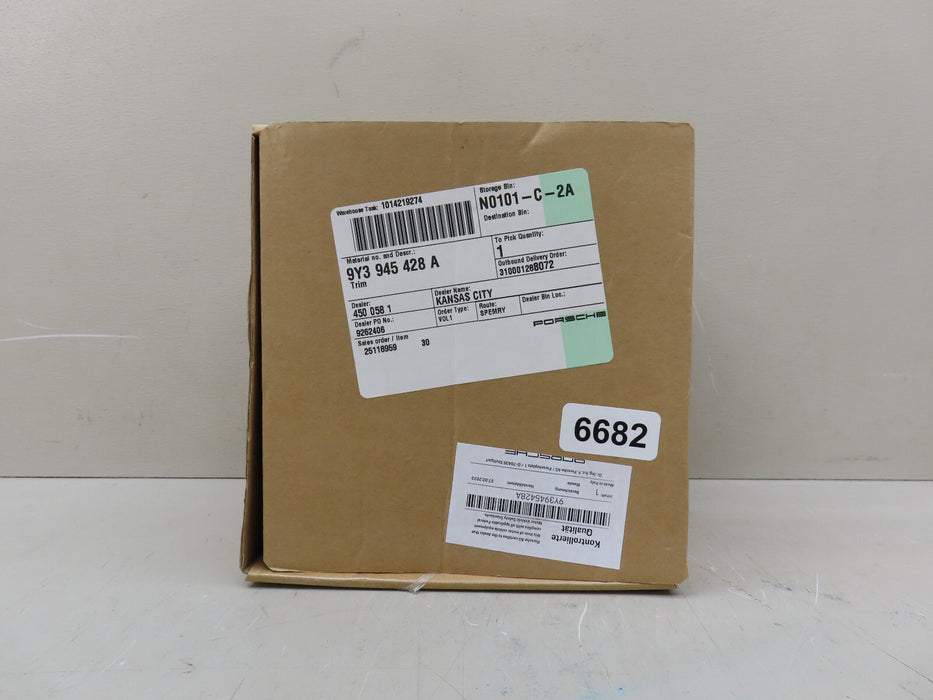 2019-2022 PORSCHE CAYENNE REAR RIGHT LIGHT TRIM OEM 9Y3 945 428 A