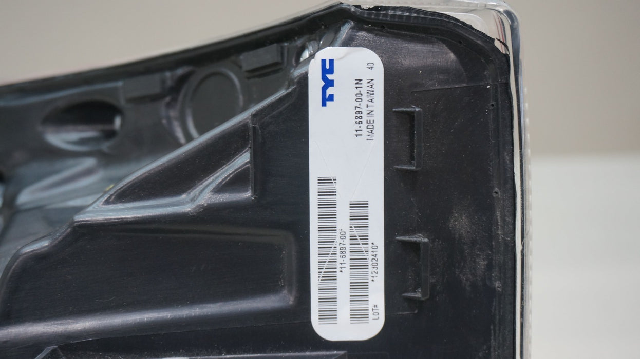 2016-2018 TOYOTA PRIUS REAR RIGHT PASSENGER SIDE OUTER TAIL LIGHT AFTERMARKET