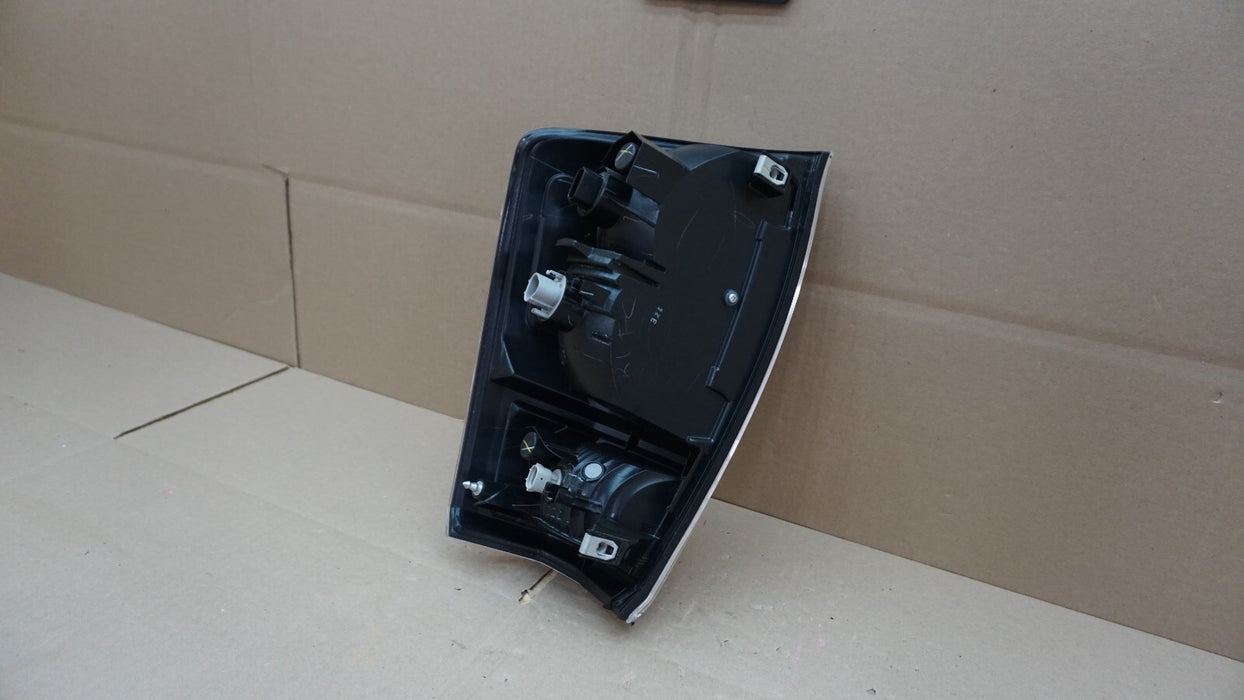 2015-2019 TOYOTA TACOMA REAR RIGHT PASSENGER SIDE TAIL LIGHT OEM 15 16 17 18 19