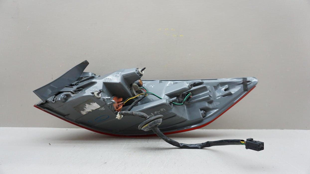 2017-2018 HYUNDAI ELANTRA REAR LEFT DRIVERS TAIL LIGHT 92401-F30 OEM 17 18