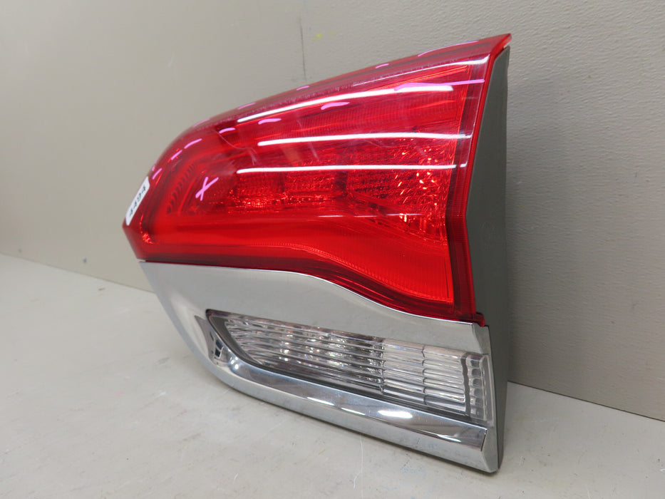 2015 -2020 JEEP GRAND CHEROKEE PASSENGER RH PASSENGER SIDE TAIL LIGHT OEM