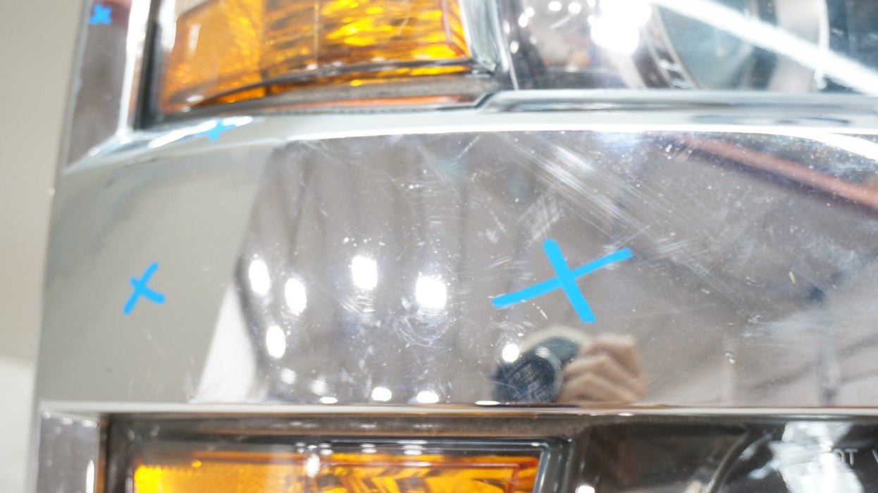 2015-2019 CHEVROLET SILVERADO 2500HD 3500HD RIGHT HALOGEN HEADLIGHT OEM 23389971
