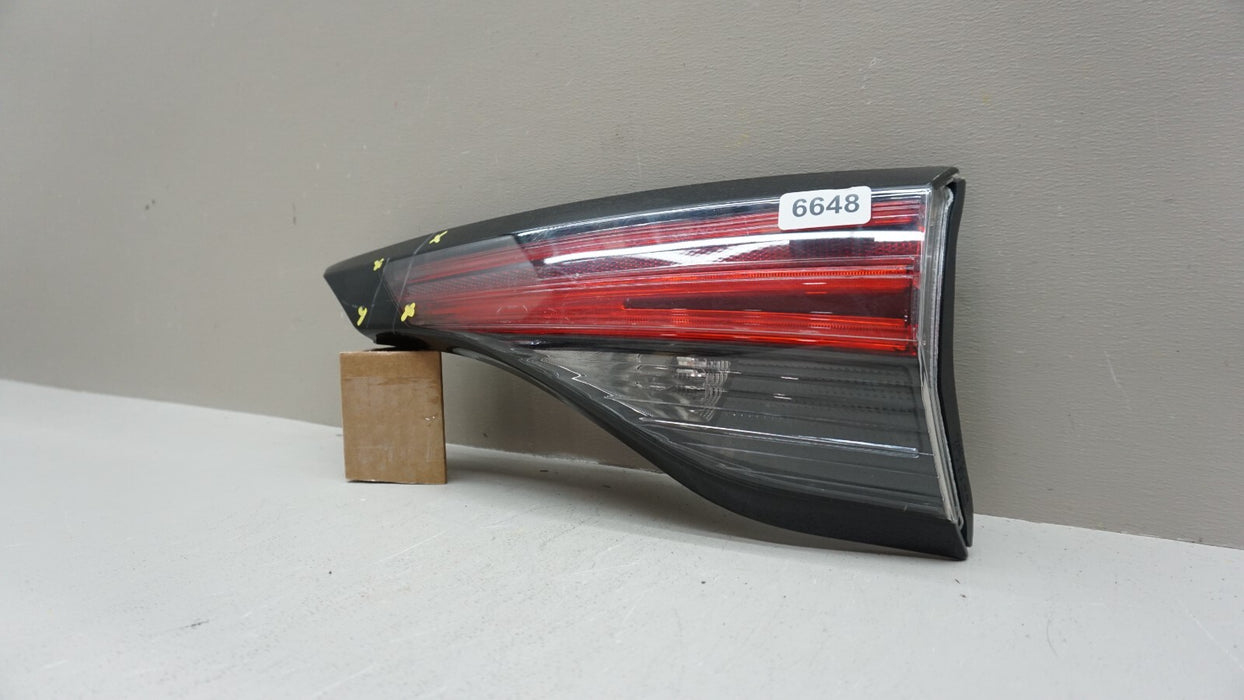 2021-2023 TOYOTA SIENNA REAR RIGHT PASSENGER SIDE INNER TAIL LIGHT OEM 21 22 23