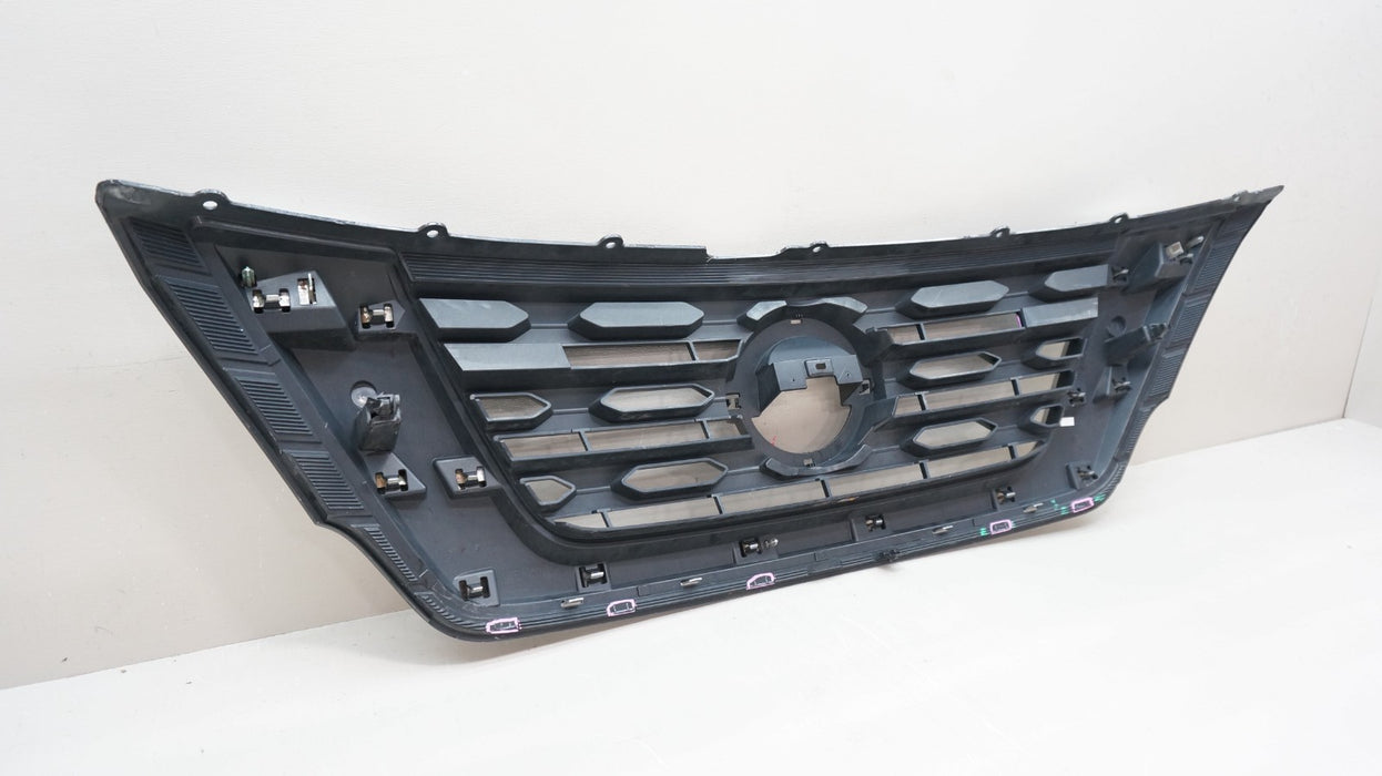 2017-2020 NISSAN PATHFINDER FRONT RADIATOR GRILLE GRILL 62310 9PFIA OEM