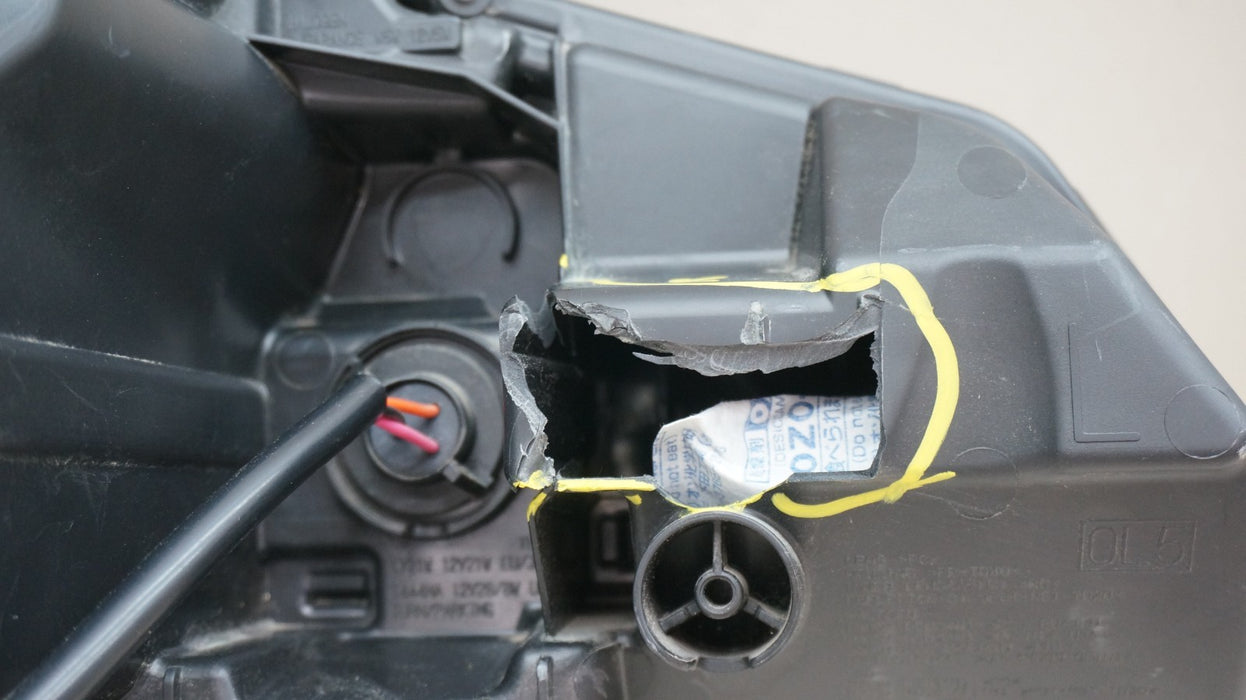 2018-2024 NISSAN LEAF FRONT LEFT SIDE HALOGEN / LED HEADLIGHT OEM260605SA