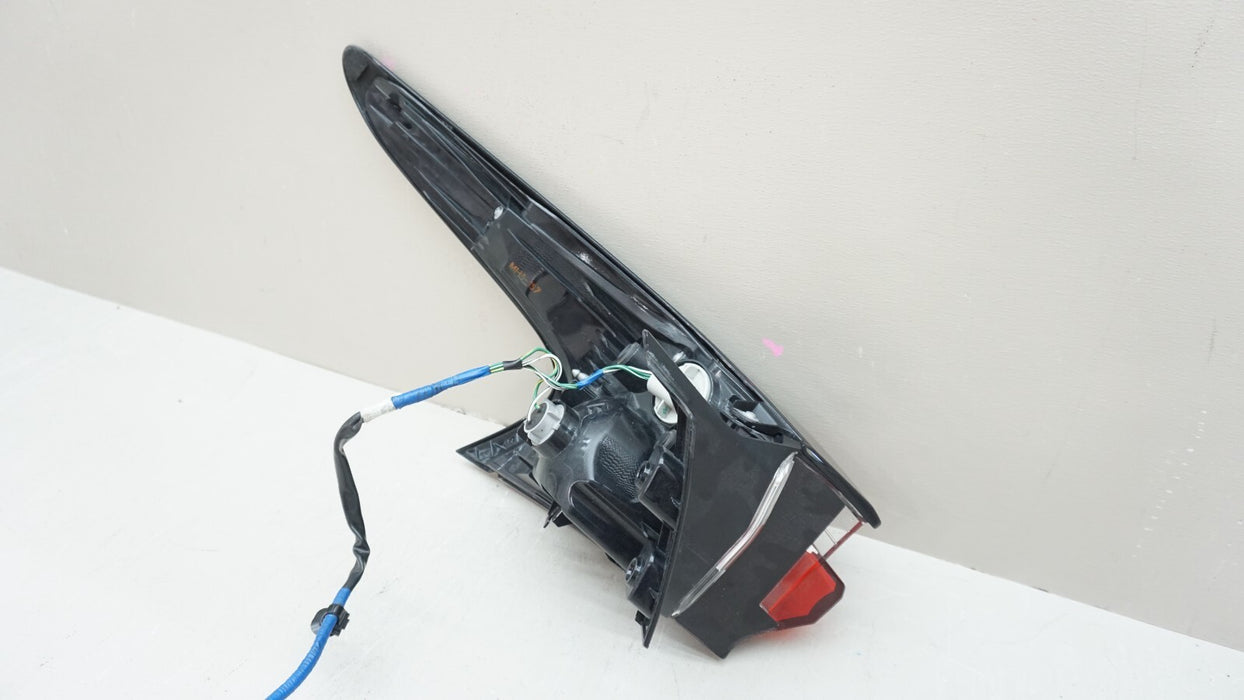 2015-2017 LEXUS NX200T NX300 NX300H REAR RIGHT PASSENGER SIDE TAIL LIGHT OEM