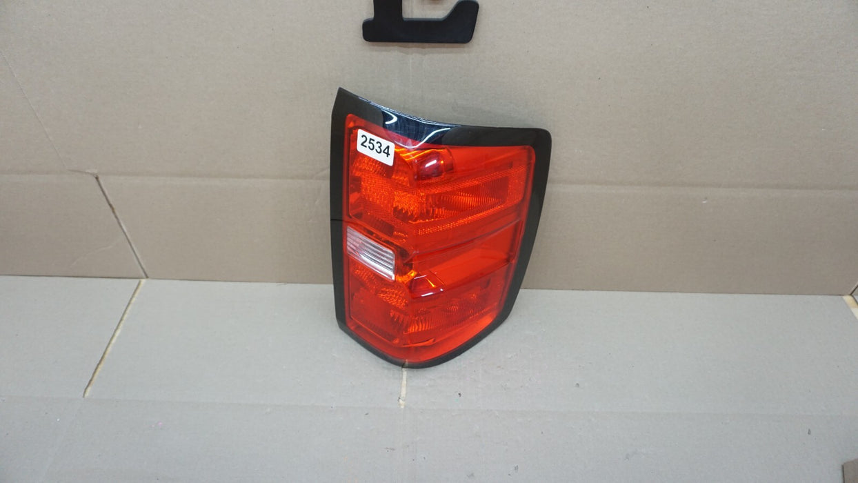 2014-2019 CHEVROLET SILVERADO REAR RIGHT PASSENGERS TAIL LIGHT OEM