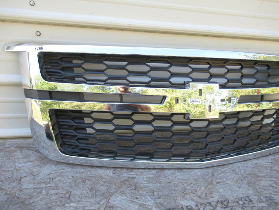 2015-2019 CHEVROLER TAHOE FRONT RADIATOR GRILLE GRILL CHROME W/O EMBLEM OEM
