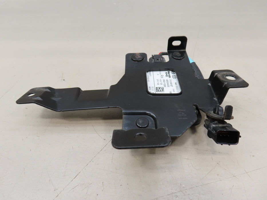 2016-2018 HYUNDAI ELANTRA RIGHT REAR BLIND SPOT RADAR MODULE OEM 95821-F2200