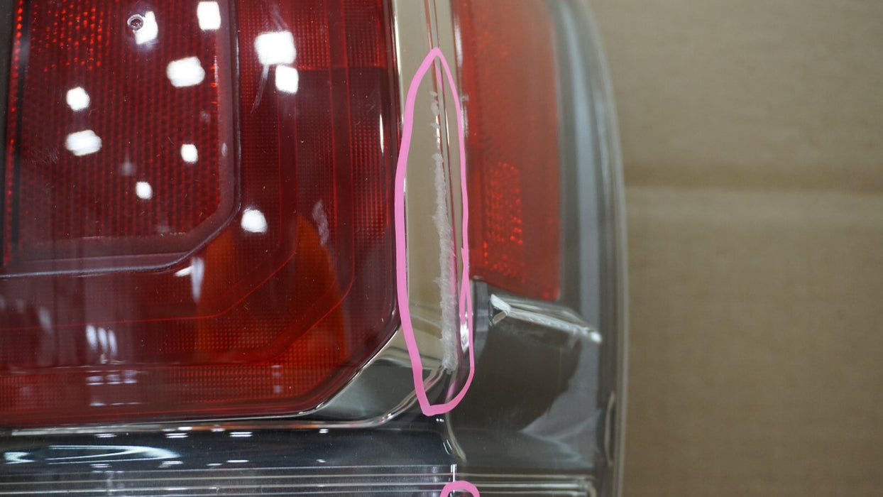 2015-2019 TOYOTA TACOMA REAR RIGHT PASSENGER SIDE TAIL LIGHT OEM 15 16 17 18 19