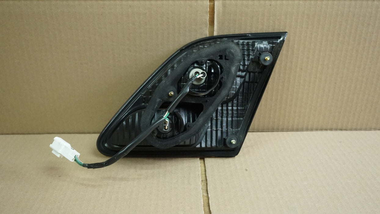 2002-2004 LEXUS ES300 ES330 REAR LEFT DRIVER SIDE INNER TAIL LIGHT LAMP OEM