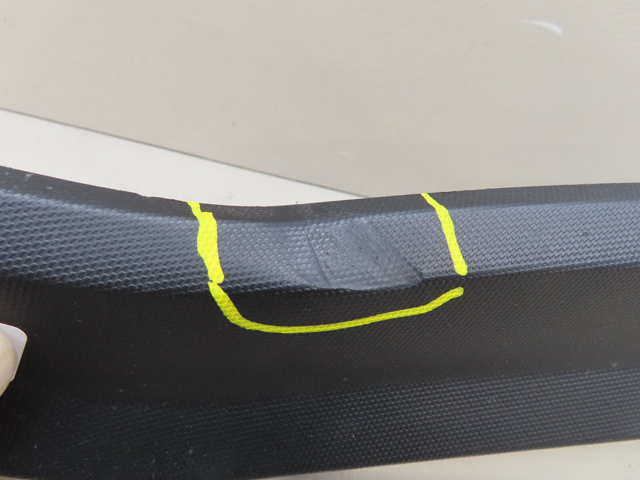 2020 2021 CHEVROLET CORVETTE FRONT CENTER LOWER BUMPER SPOILER MOLDING OEM
