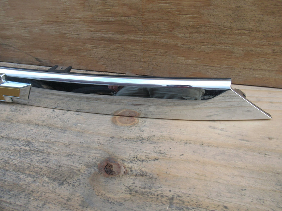 2018-2019 CHEVROLET CHEVY TRAVERSE REAR TRUNK TAILGATE TRIM MOLDING CHROME OEM
