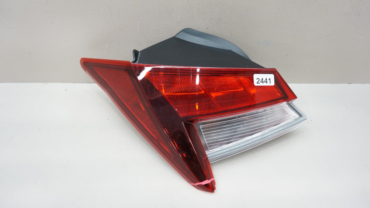 2021-2024 HYUNDAI ELANTRA REAR LEFT DRIVERS SIDE TAIL LIGHT OEM