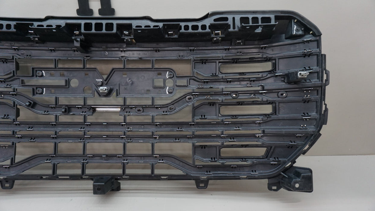 2022-2023 GMC SIERRA 1500 FRONT CENTER RADIATOR GRILLE OEM 84878064