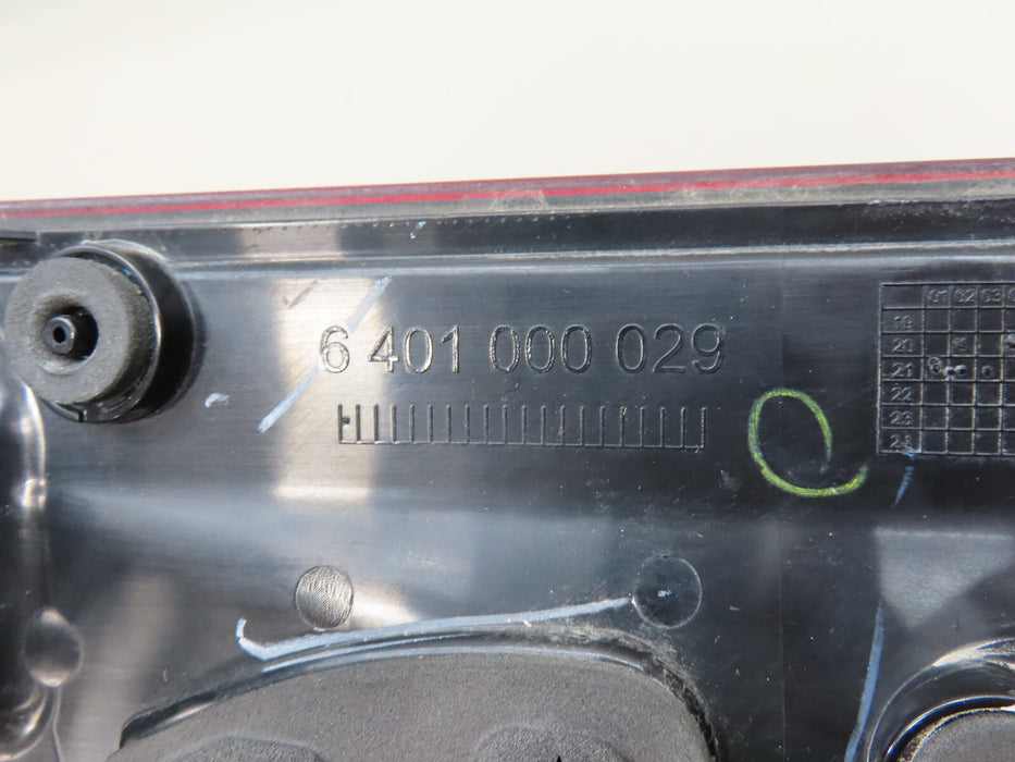 2021-2024 CHRYSLER PACIFICA REAR CENTER LIFT GATE TAIL LIGHT OEM