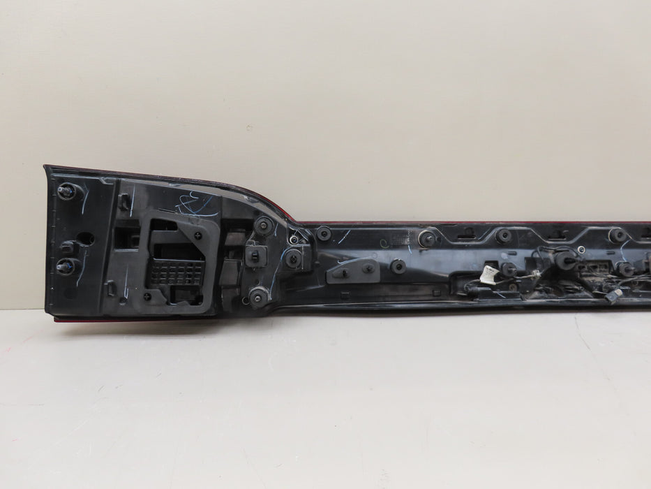 2021-2024 CHRYSLER PACIFICA REAR CENTER LIFT GATE TAIL LIGHT OEM