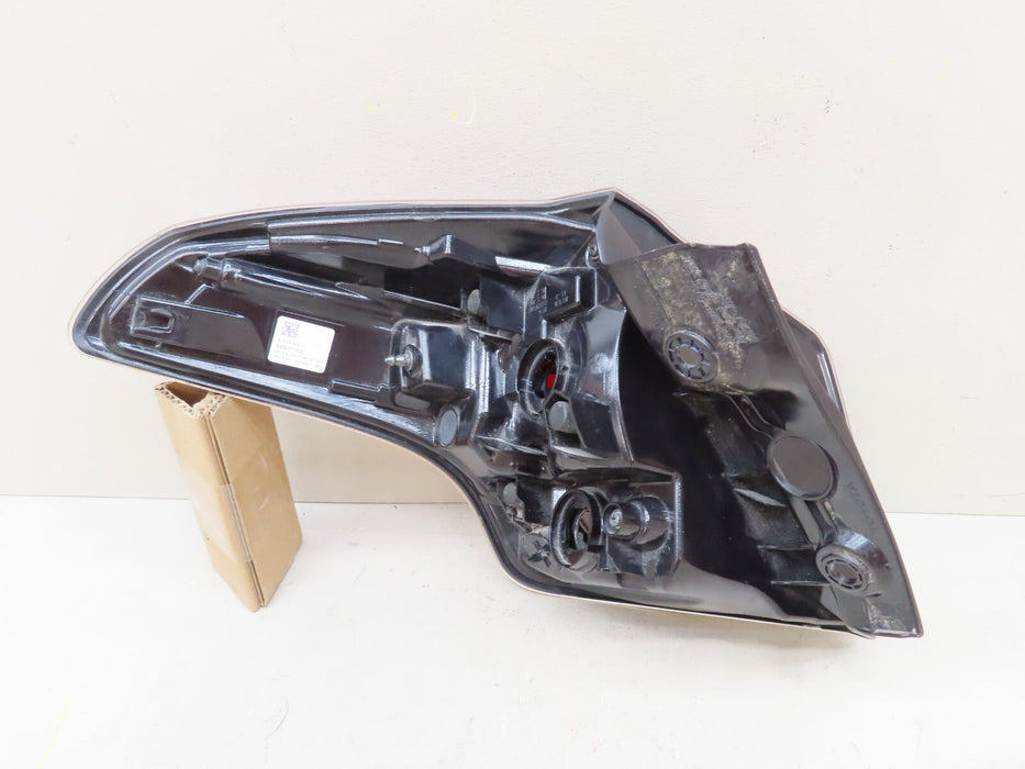 2016-2018 TOYOTA RAV4 REAR RIGHT PASSENGER SIDE OUTER TAIL LIGHT OEM 81550-42211