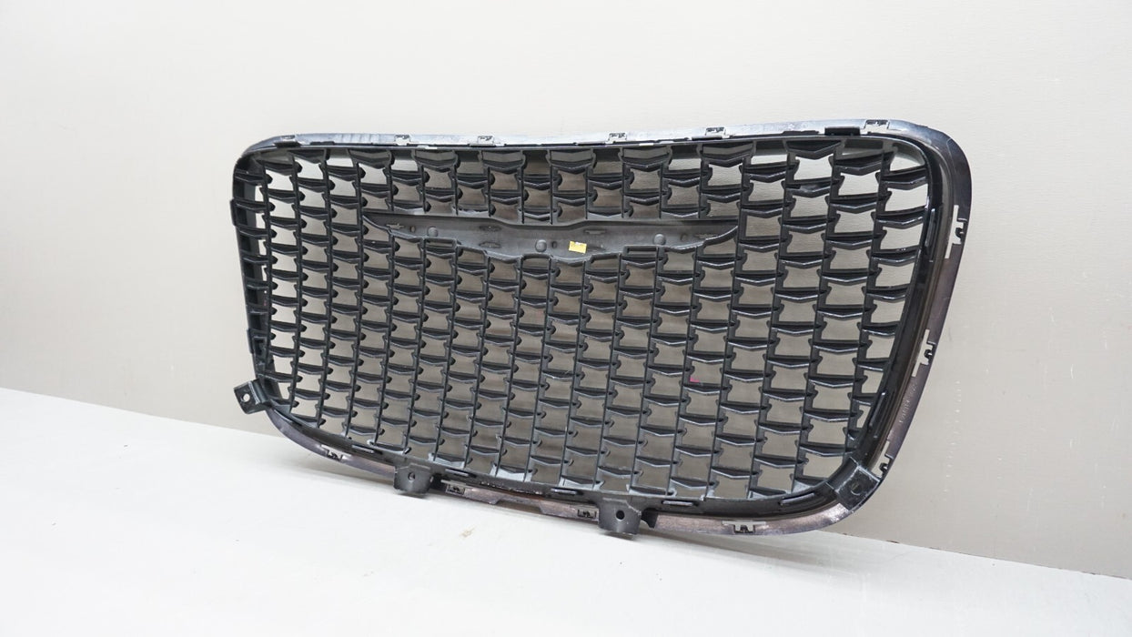 2016-2020 CHRYSLER 300 SEDAN FRONT BUMPER RADIATOR GRILLE GRILL OEM 5SW19TRMAE