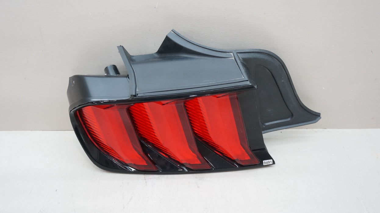 *MINT* 2018-2021 FORD MUSTANG REAR LEFT DRIVER SIDE LED TAIL LIGHT OEM
