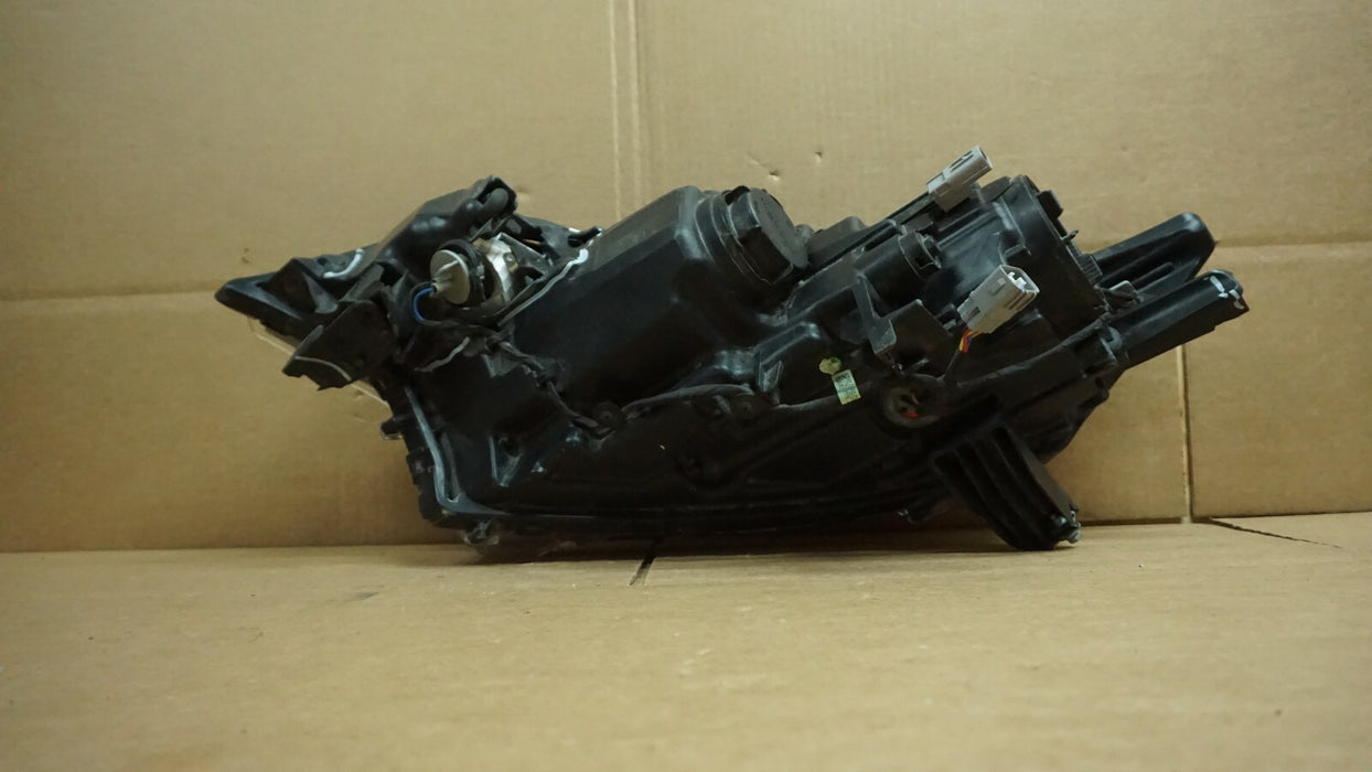 2016-2018 MITSUBISHI OUTLANDER RIGHT PASSENGER SIDE HEADLIGHT LAMP LIGHT OEM