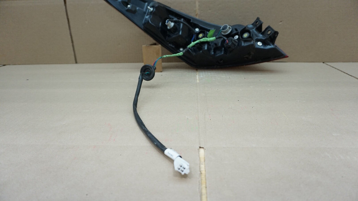 2018-2020 TOYOTA CAMRY RH RIGHT PASSENGER SIDE OUTER TAIL LIGHT OEM 18 19 20
