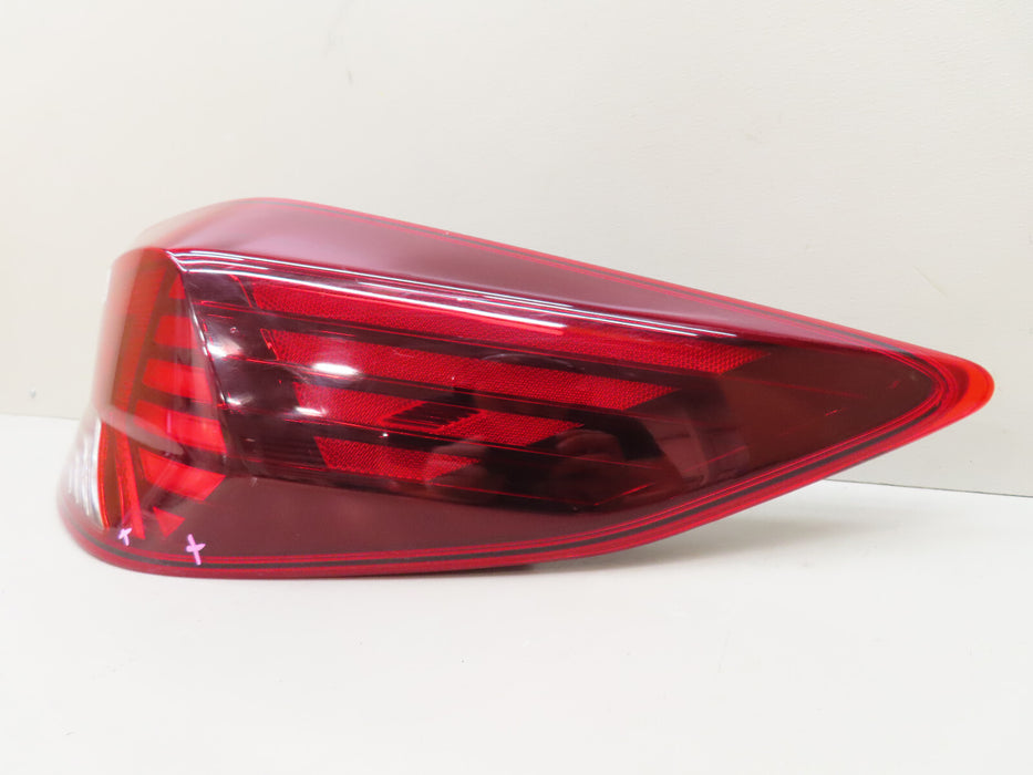 2019-2020 HYUNDAI ELANTRA  RIGHT PASSENGER SIDE OUTER TAIL LIGHT OEM 92402-F2