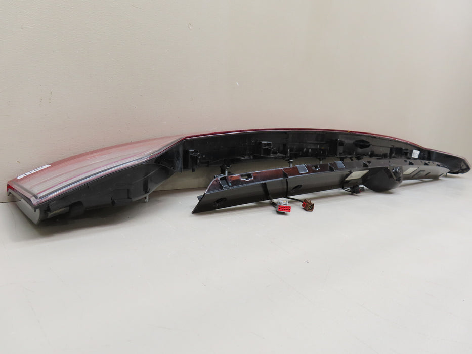 2020-2024 LINCOLN AVIATOR REAR CENTER TRUNK TAIL LIGHT LED W/CAMERA OEM