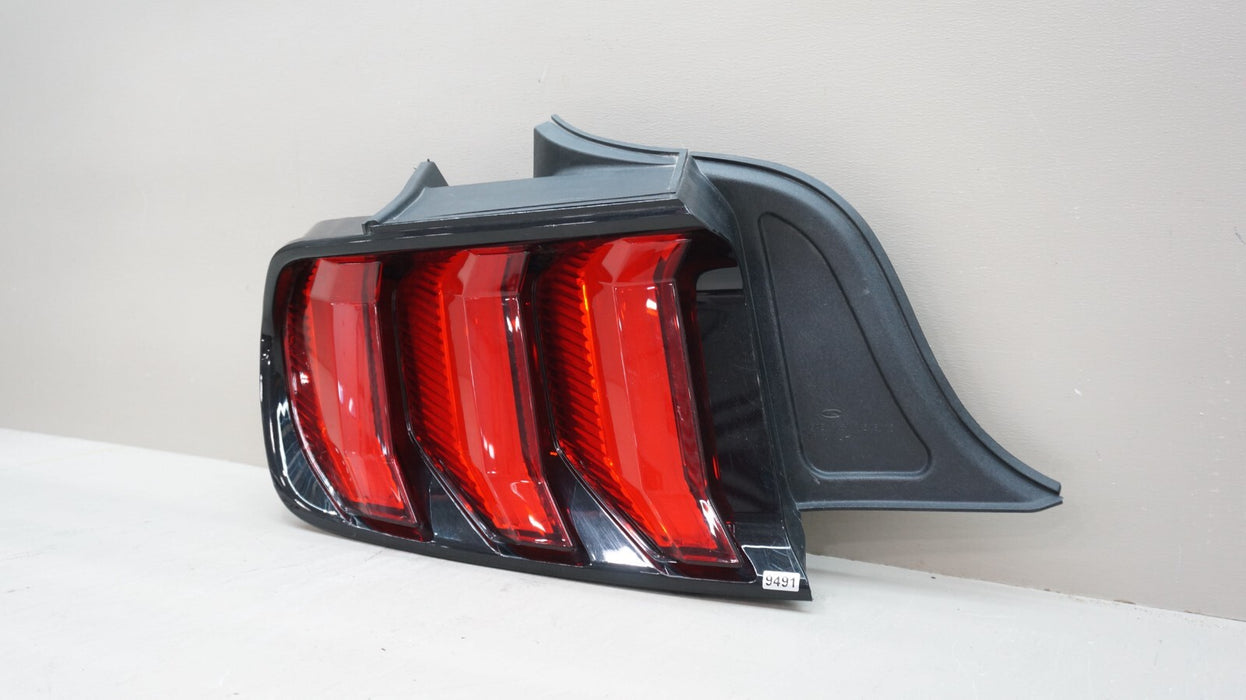 *MINT* 2018-2021 FORD MUSTANG REAR LEFT DRIVER SIDE LED TAIL LIGHT OEM
