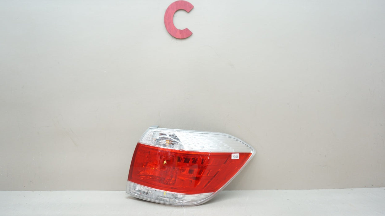 2011-2013 TOYOTA HIGHLANDER REAR RIGHT PASSENGER SIDE TAIL LIGHT CAPA